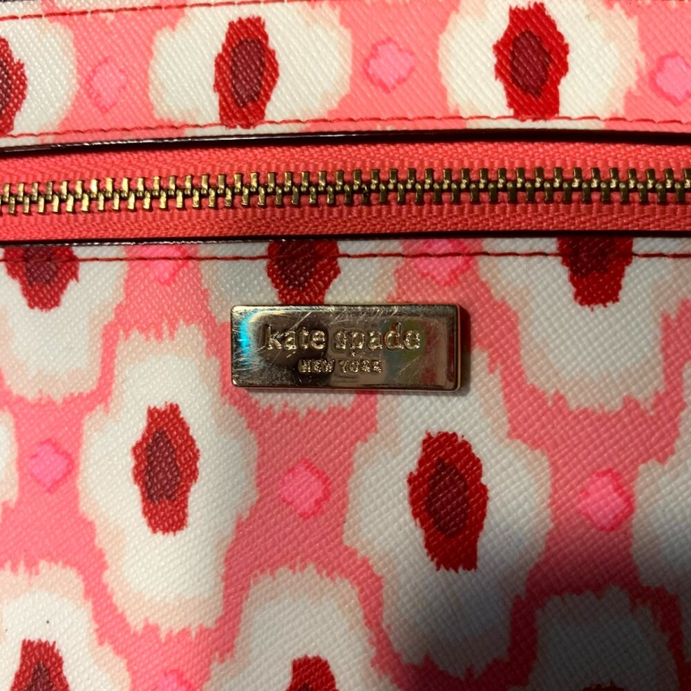 Kate Spade Coral/Tan/Red geometric wristlet EUC - Picture 2 of 6